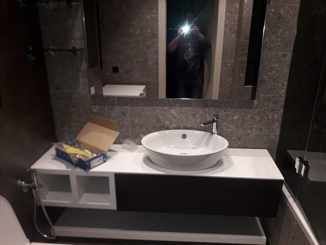 Установка ванны и туалета с раковиной в квартире